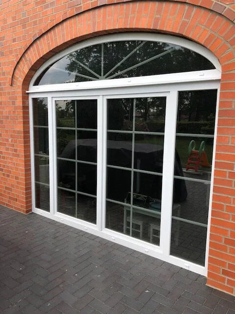 Wohnzimmerfenster mit Außenfolie