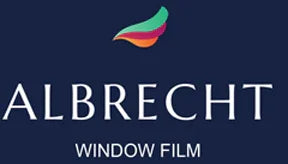 Modern Logo mit Schriftzug Albrecht Window Film und farbigem Blattelement auf dunklem Hintergrund