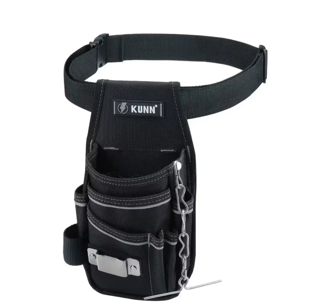 Schwarze Werkzeugtasche mit Gürtel, mehreren Fächern und Kettenhalter, ideal für Handwerker