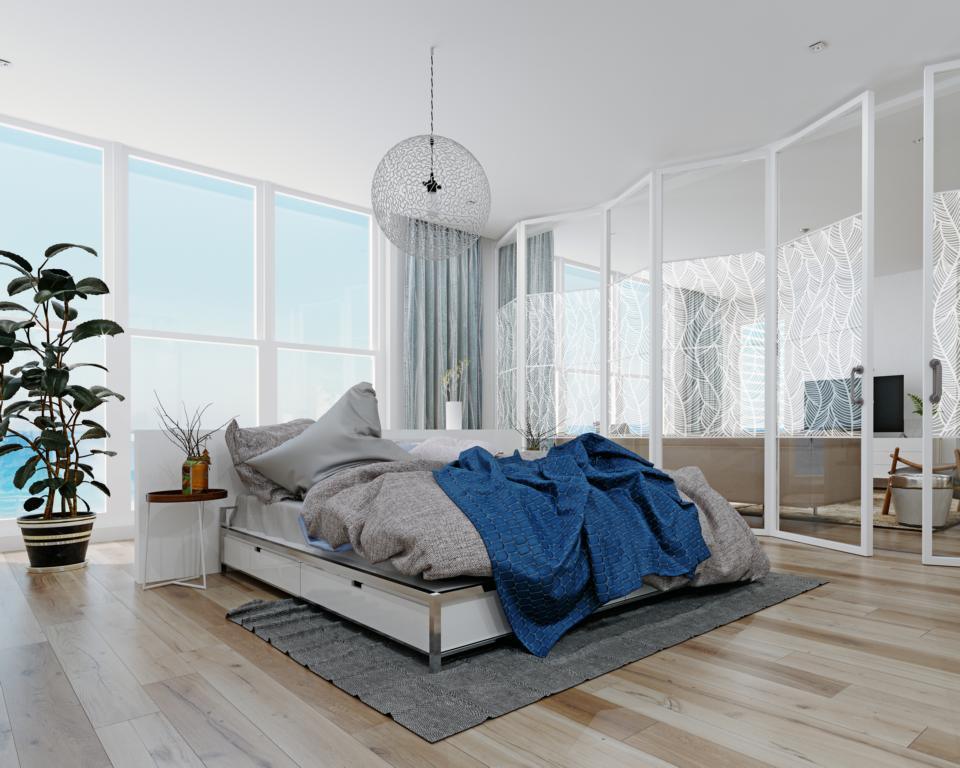 Modernes Schlafzimmer mit großen Fenstern, eleganter Fensterfolie im Blätter-Design, Holzfußboden